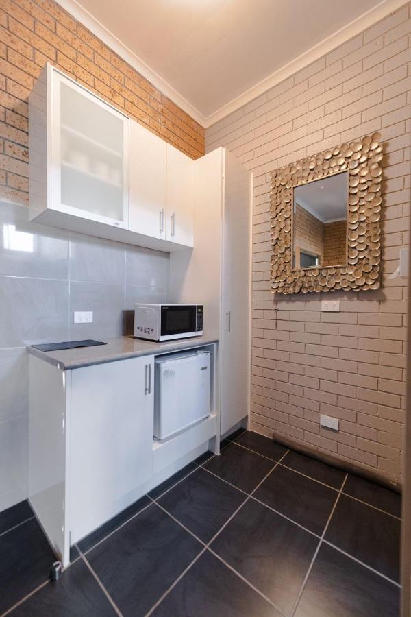 Colac Mid City Motor Inn Buitenkant foto