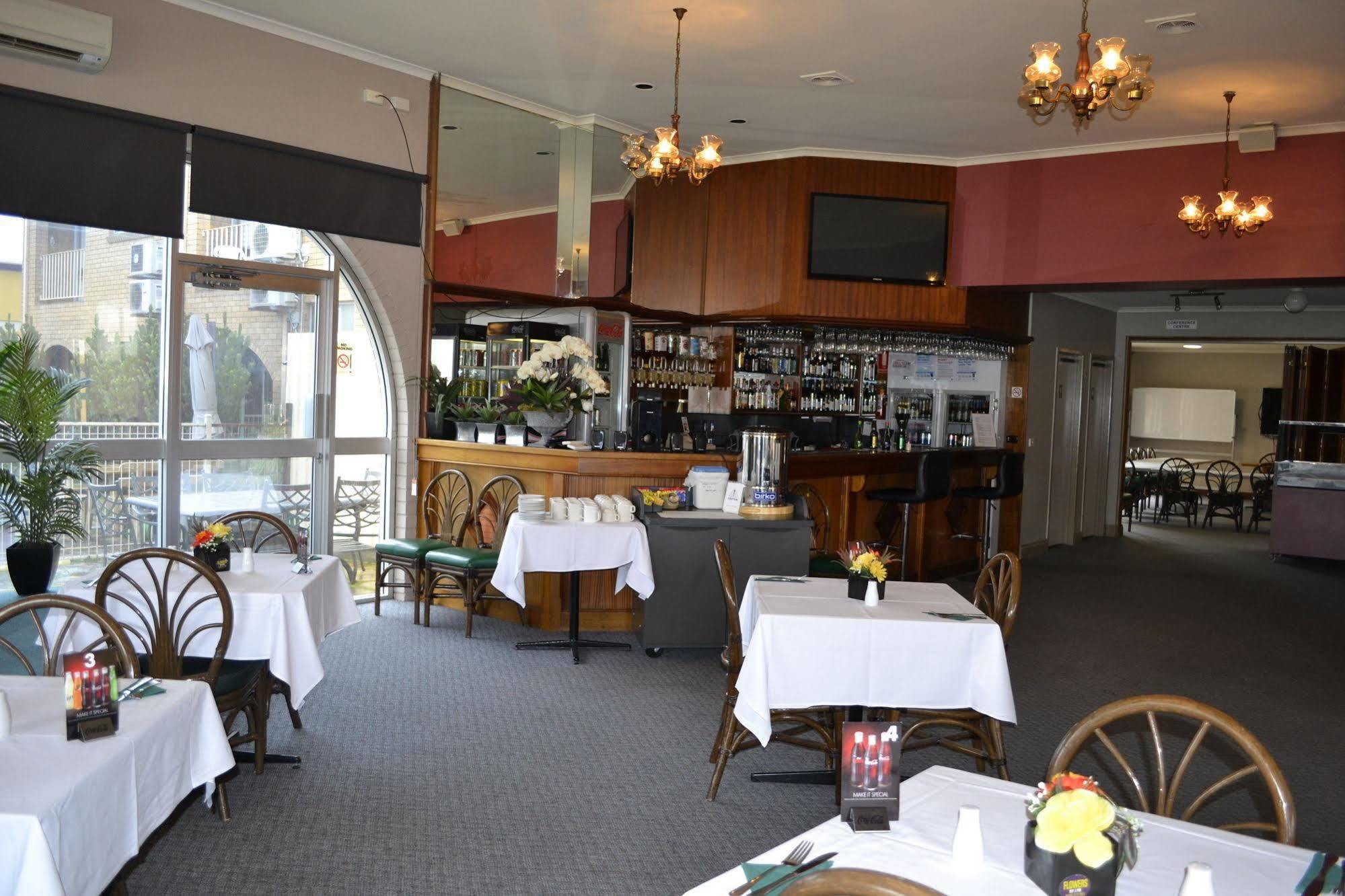 Colac Mid City Motor Inn Buitenkant foto