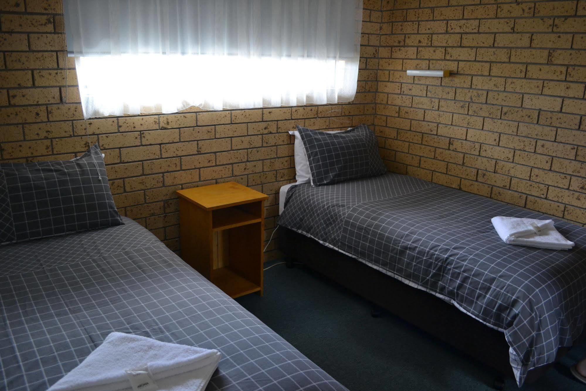 Colac Mid City Motor Inn Buitenkant foto