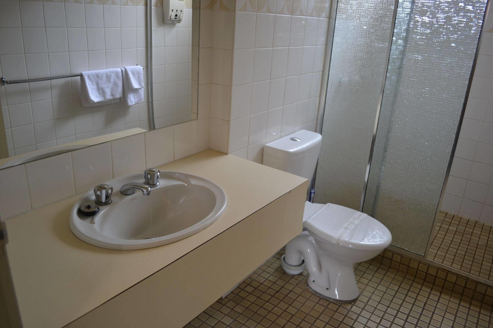 Colac Mid City Motor Inn Buitenkant foto