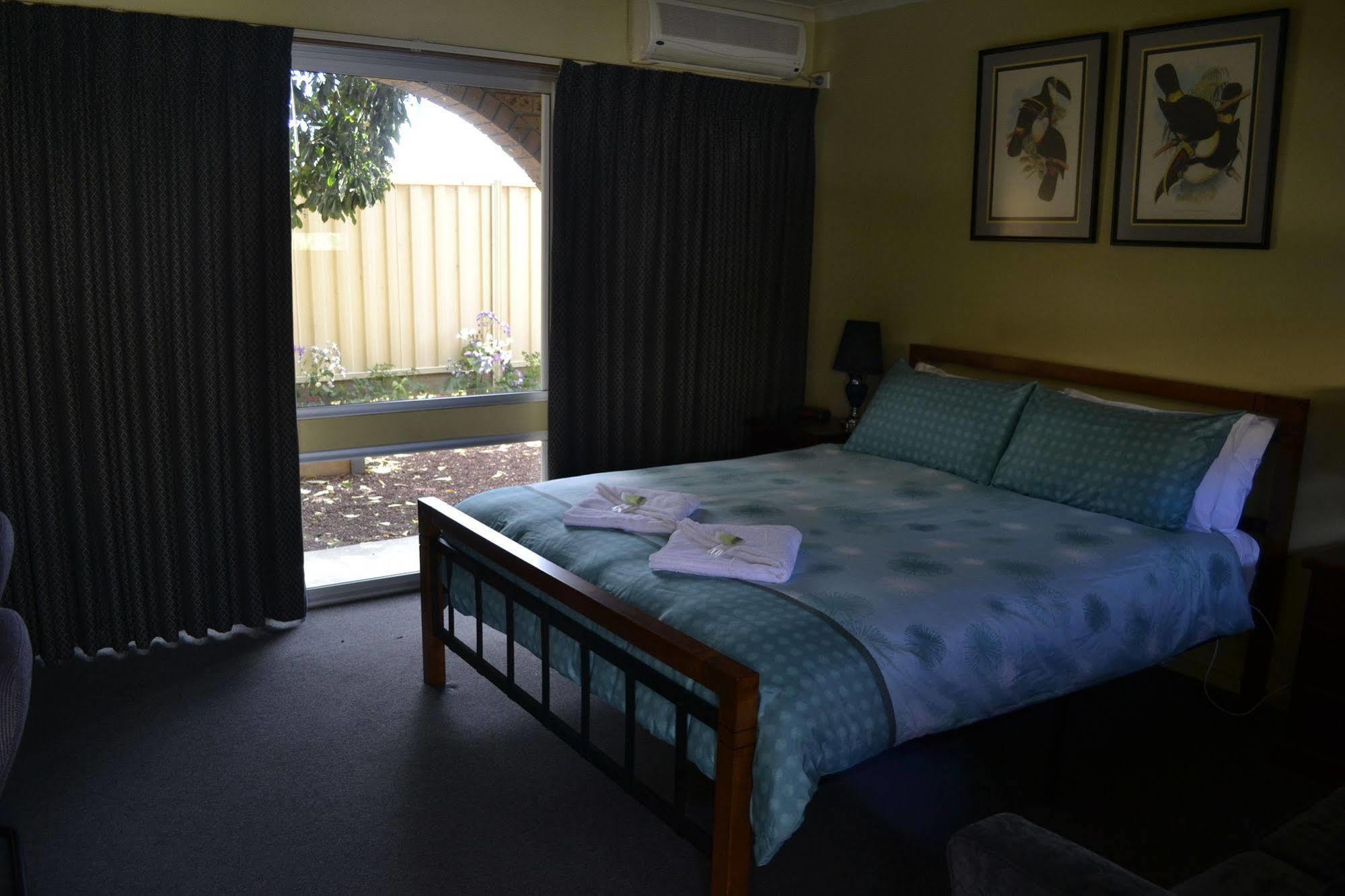 Colac Mid City Motor Inn Buitenkant foto