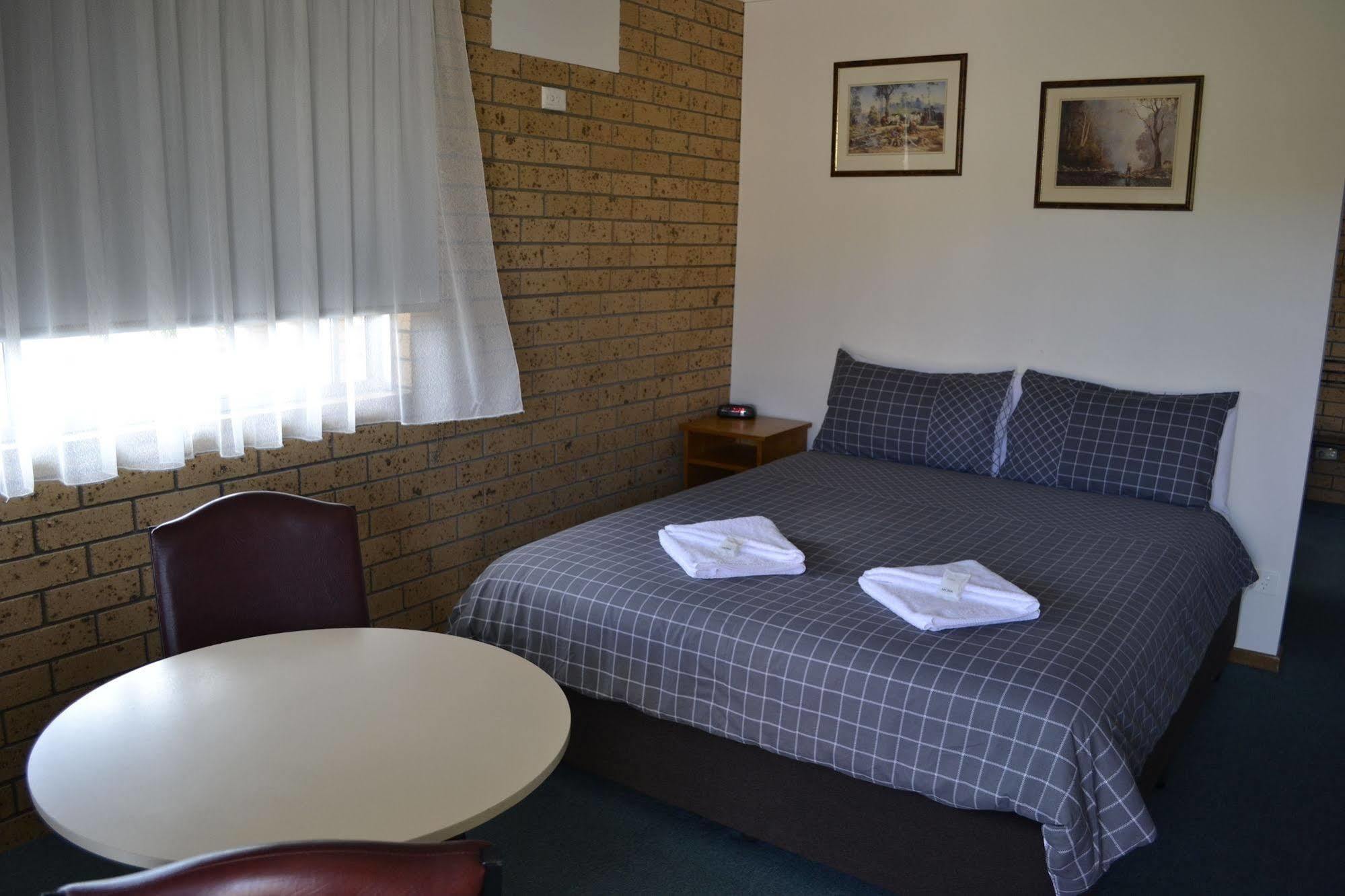 Colac Mid City Motor Inn Buitenkant foto