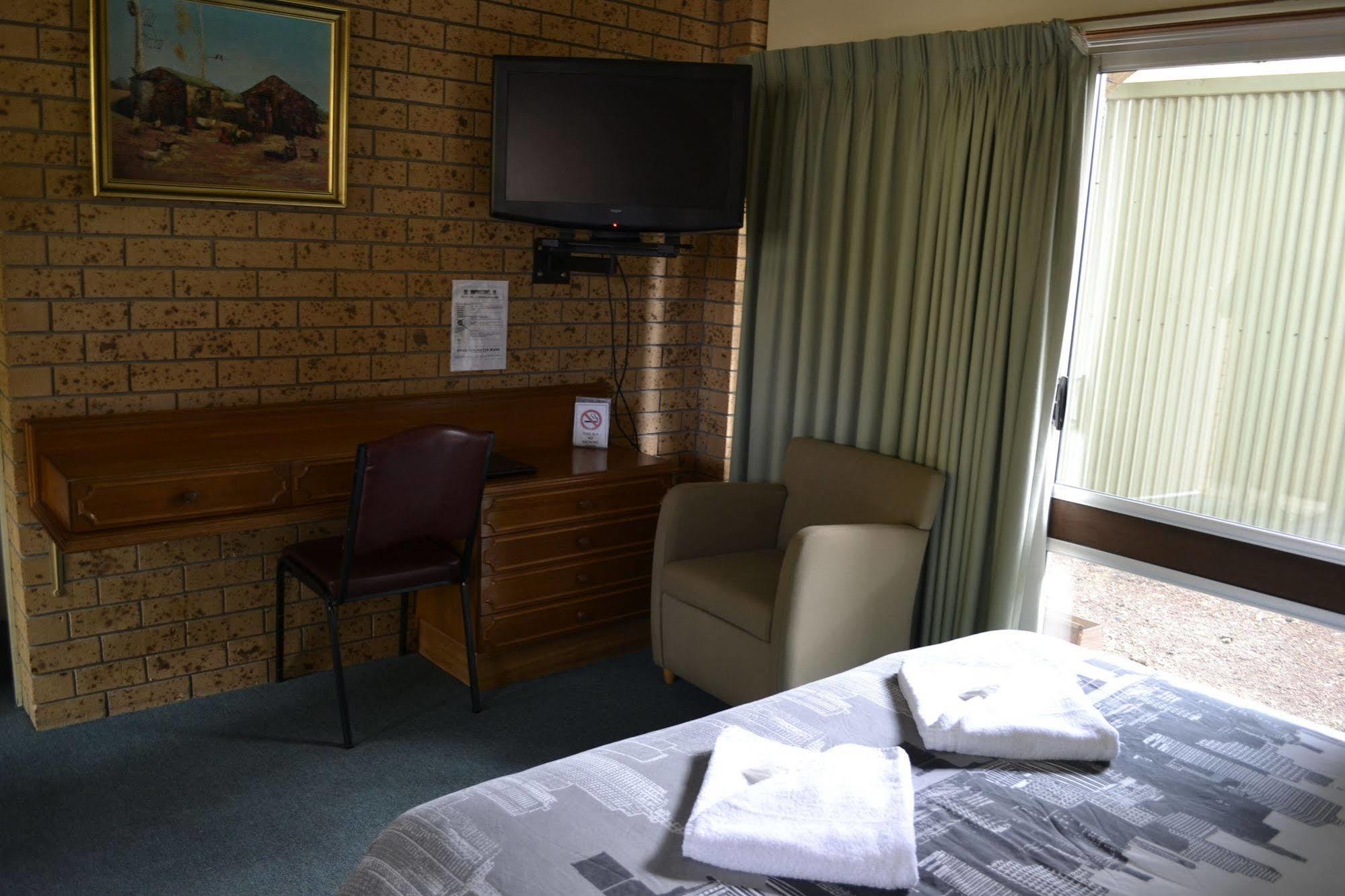 Colac Mid City Motor Inn Buitenkant foto