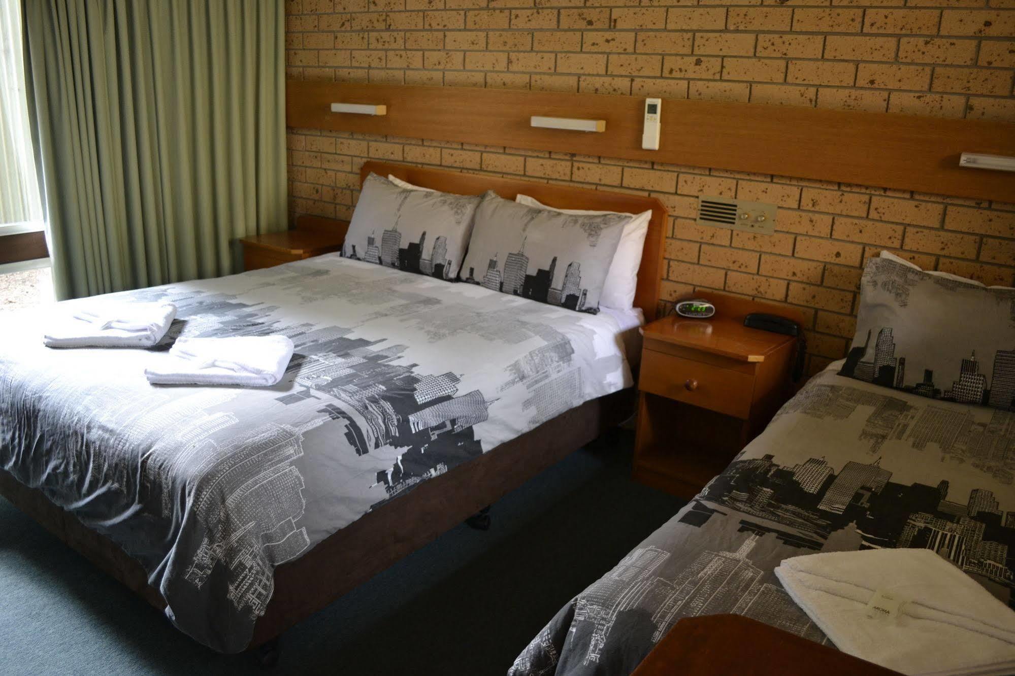 Colac Mid City Motor Inn Buitenkant foto