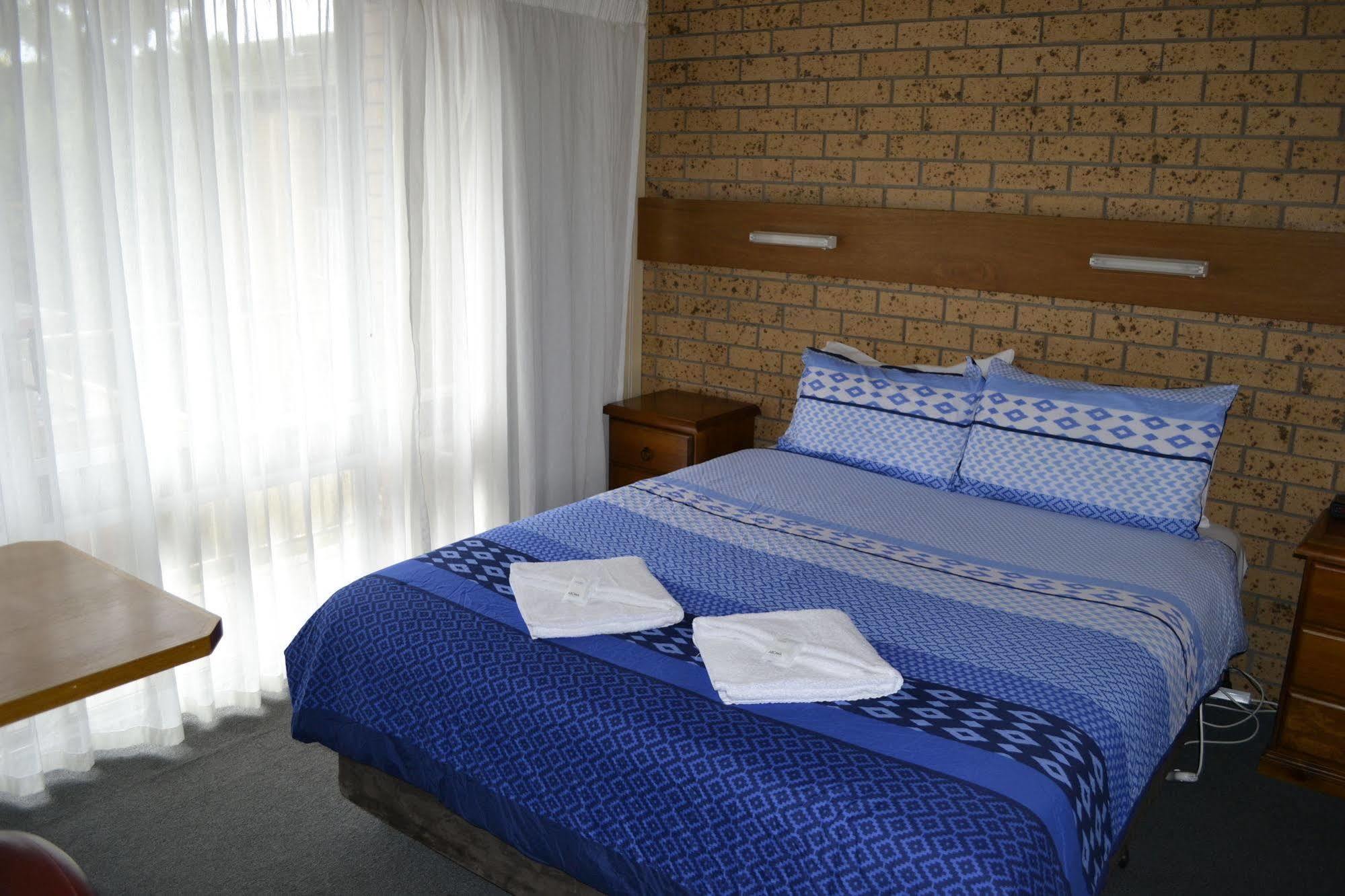 Colac Mid City Motor Inn Buitenkant foto