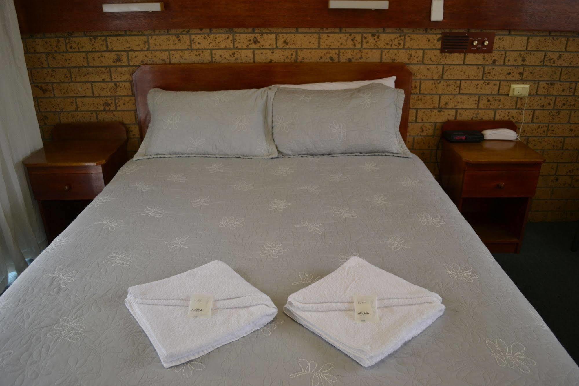 Colac Mid City Motor Inn Buitenkant foto