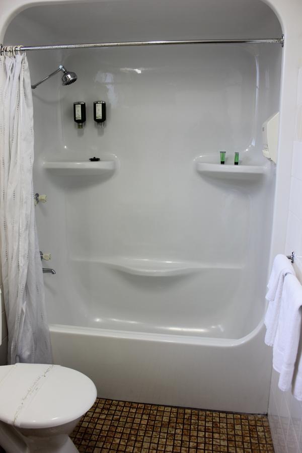 Colac Mid City Motor Inn Buitenkant foto